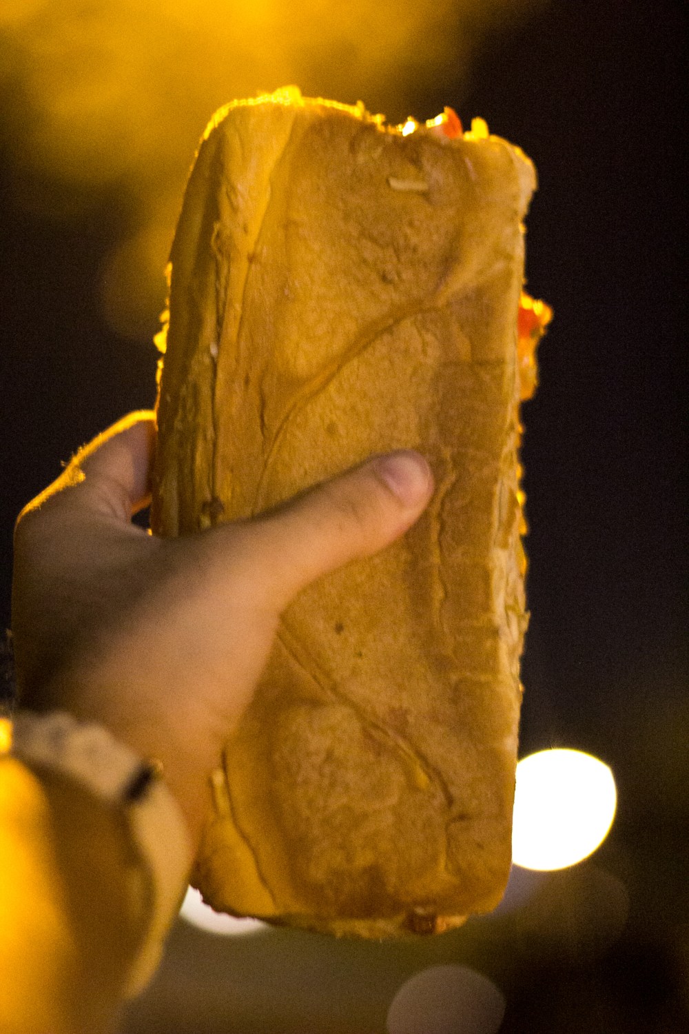 O tamanho deste lanche, gente... é quase INSANO!