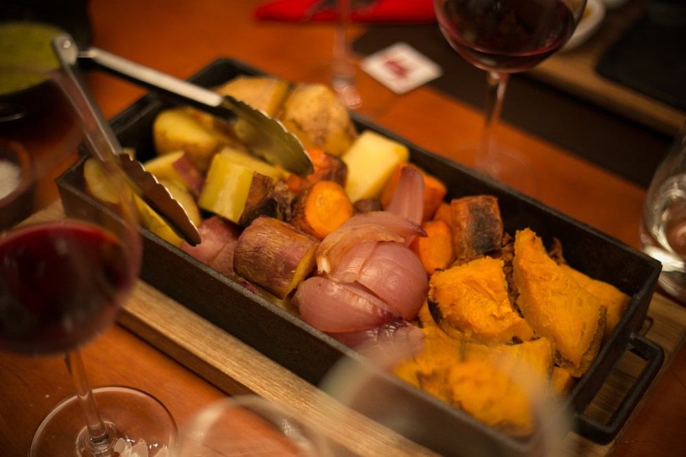 E para acompanhar o bife de chorizo uma mistura de vegetais preparadas no estilo gaucho