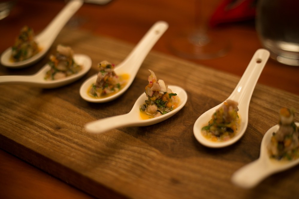 A entrada fica por conta do pacu marinado no molho ácido do maracujá