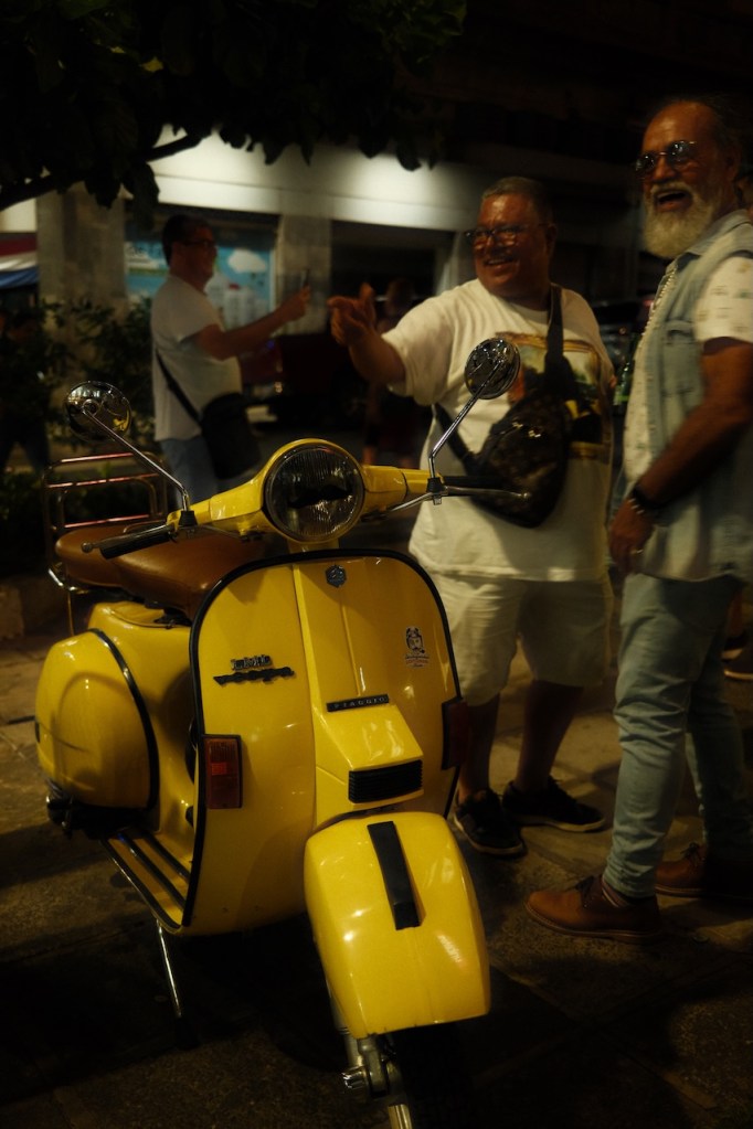 Como uma câmera "não profissional" me ajuda a criar meu diário visual e porque isso é importante.